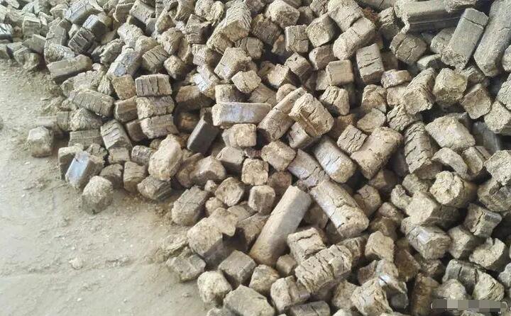 壓塊機(jī)制作的生物質(zhì)壓塊燃料 壓塊機(jī)制作的生物質(zhì)壓塊燃料